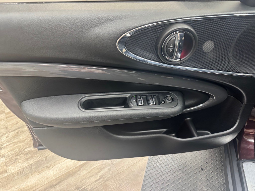 2018 MINI Cooper Image 12