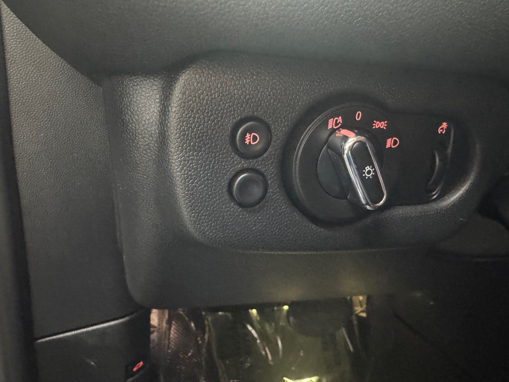 2018 MINI Cooper Image 20