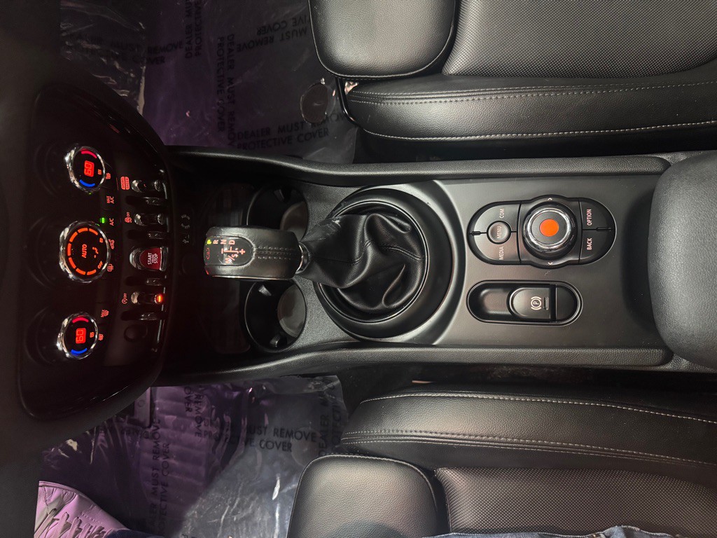 2018 MINI Cooper Image 27