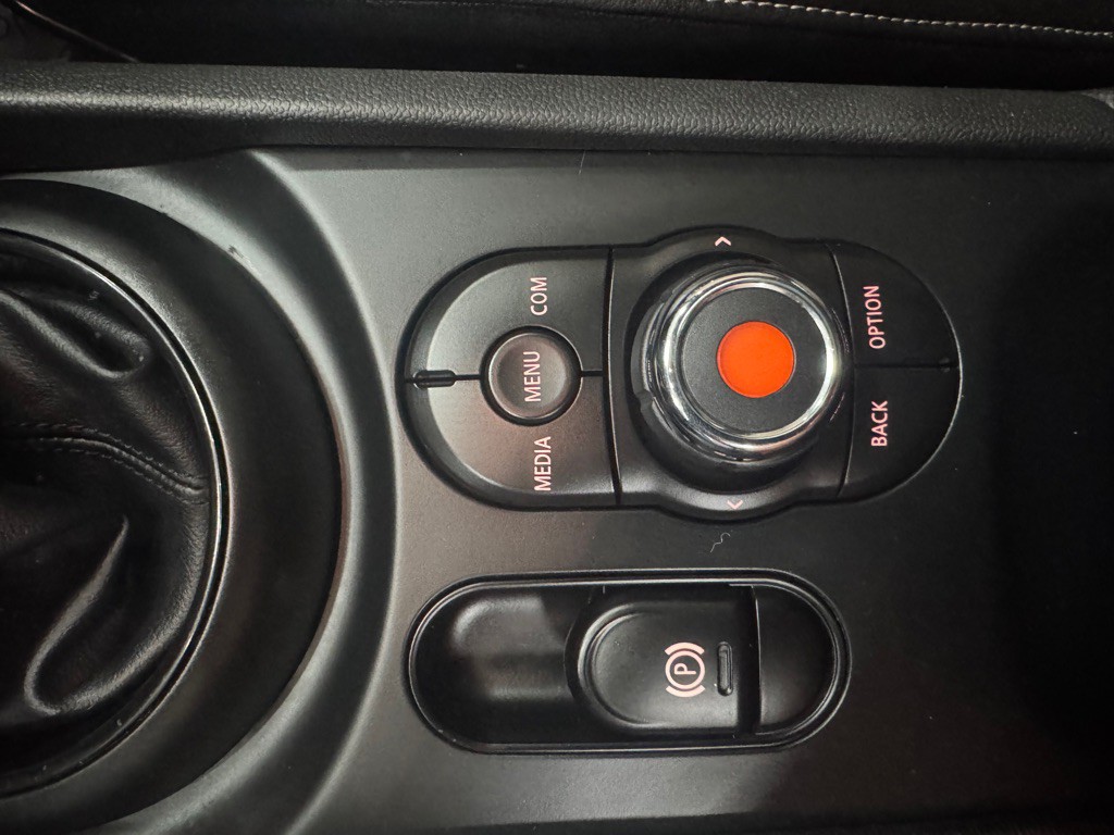 2018 MINI Cooper Image 30