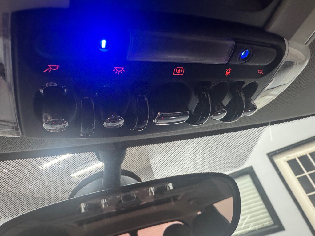2018 MINI Cooper Image 32