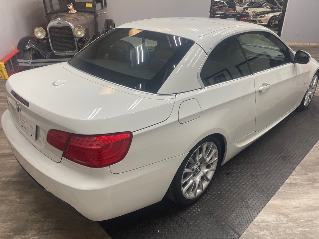 2013 BMW 3 Series Image 9