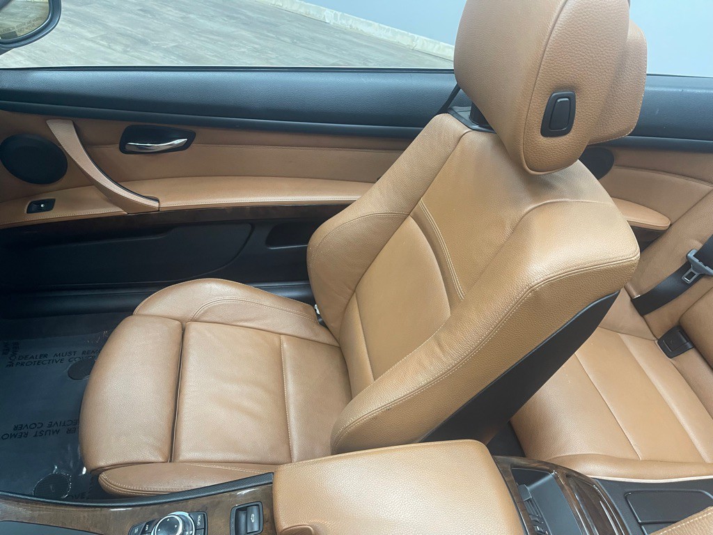 2013 BMW 3 Series Image 25