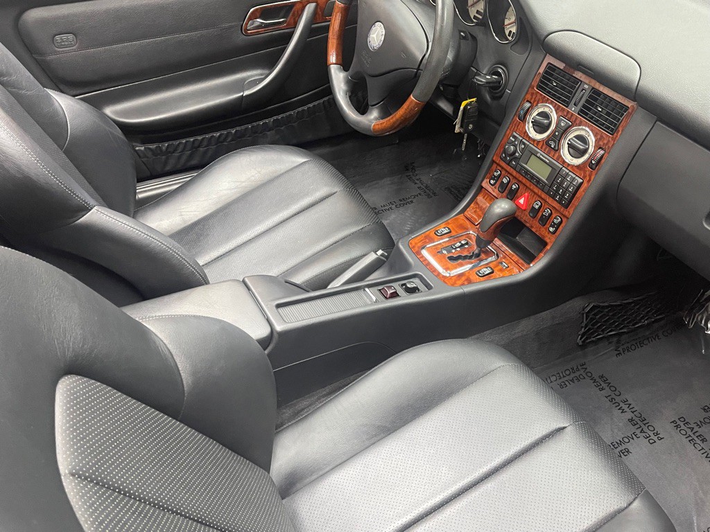 2001 Mercedes-Benz SLK-Class Image 16