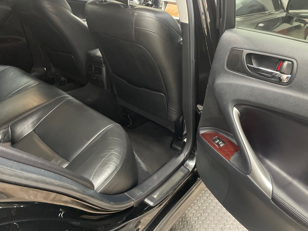 2006 Lexus IS Image 35