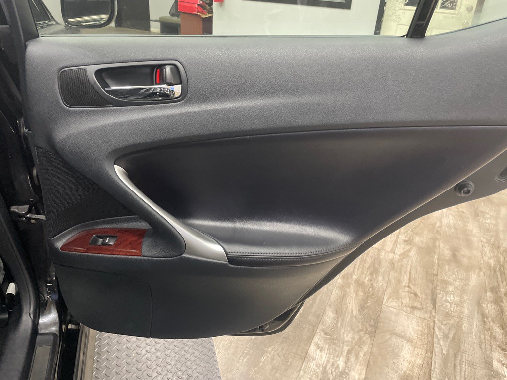 2006 Lexus IS Image 36