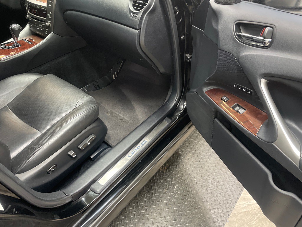 2006 Lexus IS Image 39