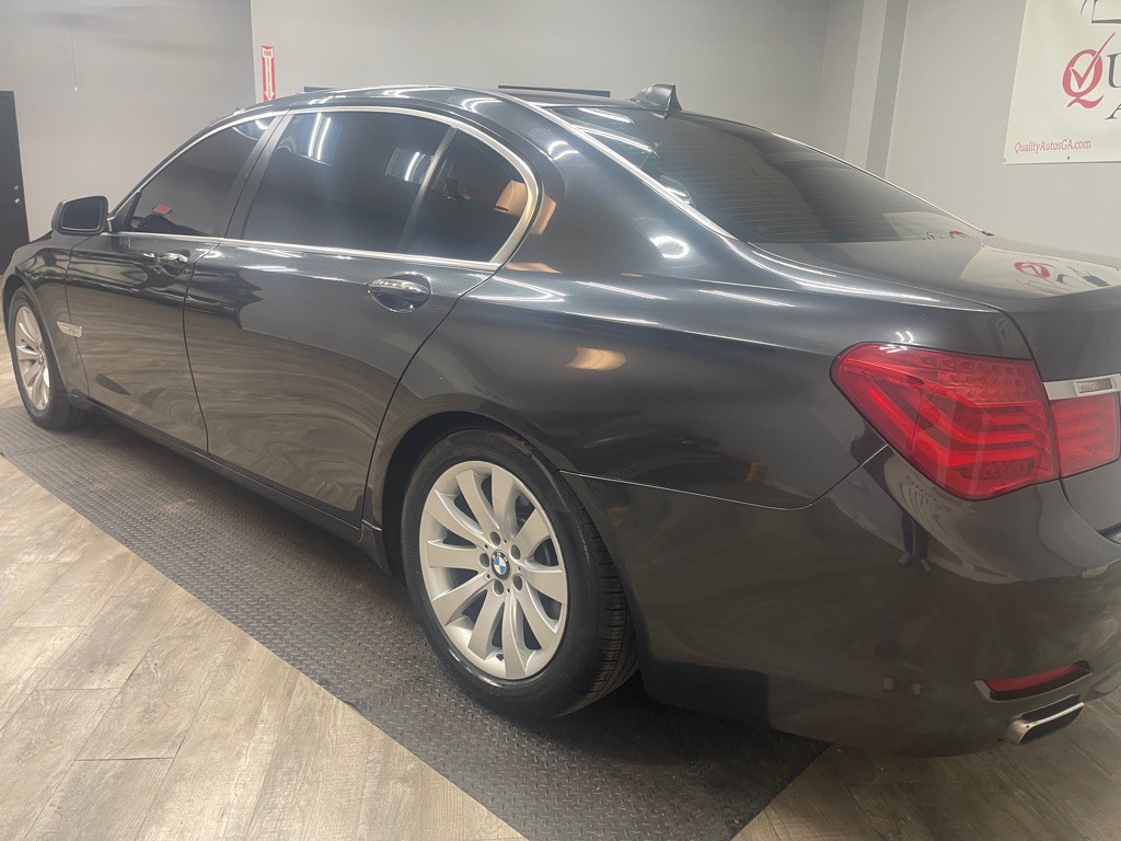 2009 BMW 7 Series Image 11