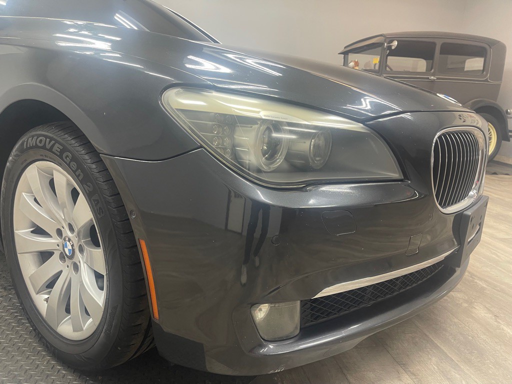 2009 BMW 7 Series Image 13