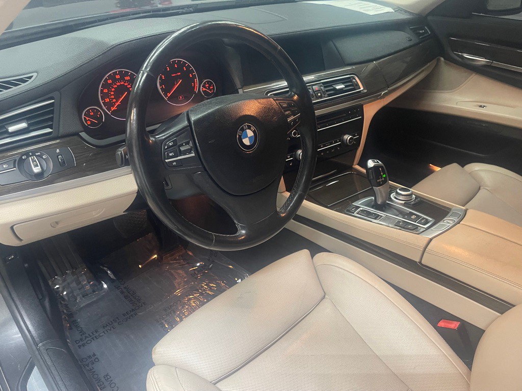 2009 BMW 7 Series Image 16