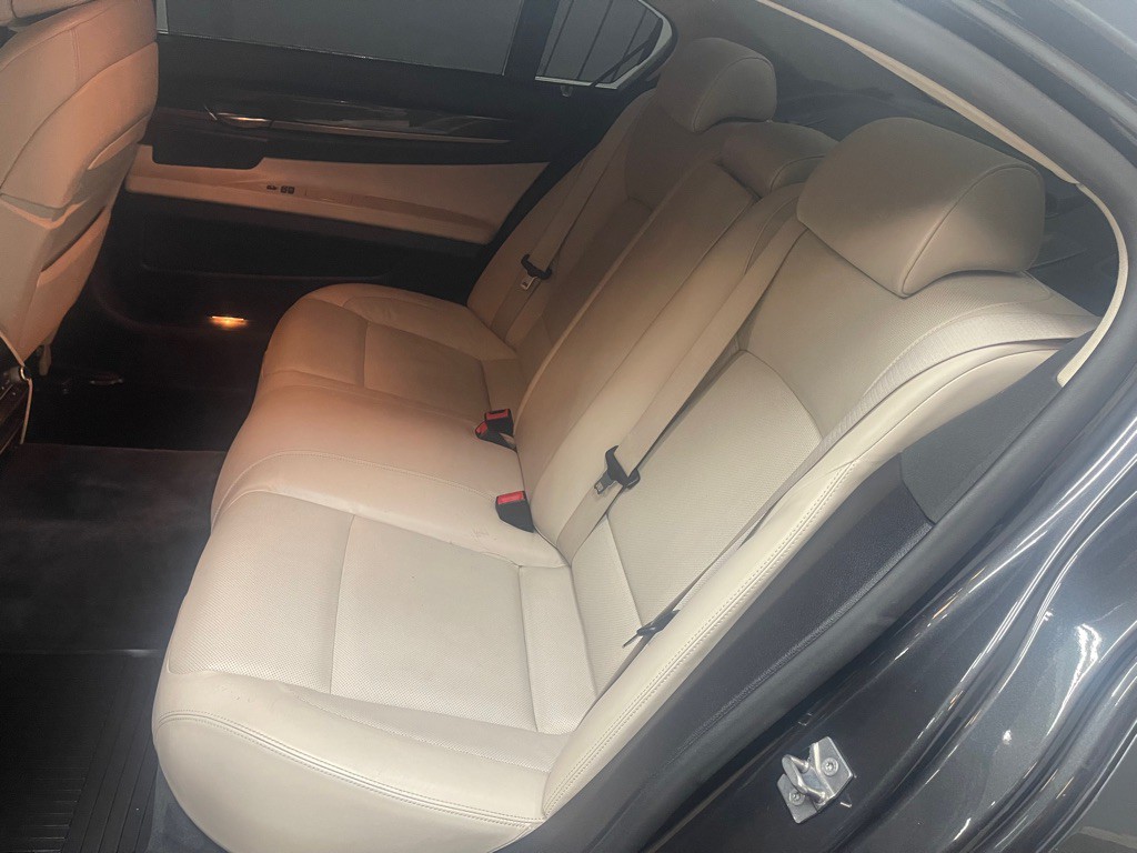 2009 BMW 7 Series Image 18