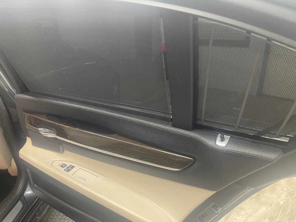 2009 BMW 7 Series Image 23