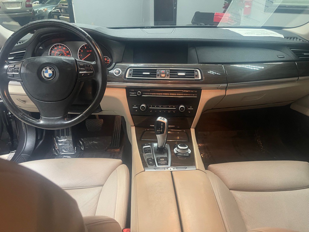 2009 BMW 7 Series Image 28