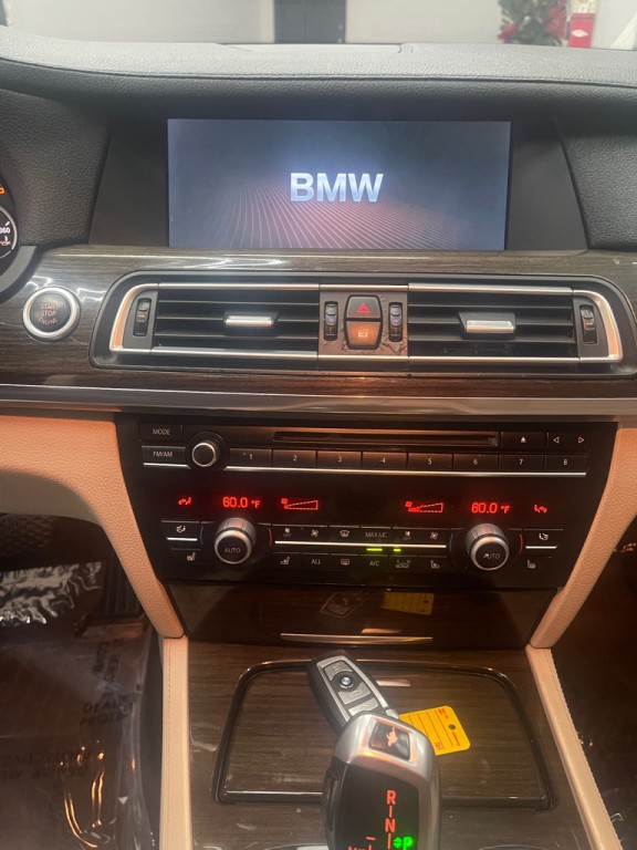 2009 BMW 7 Series Image 29