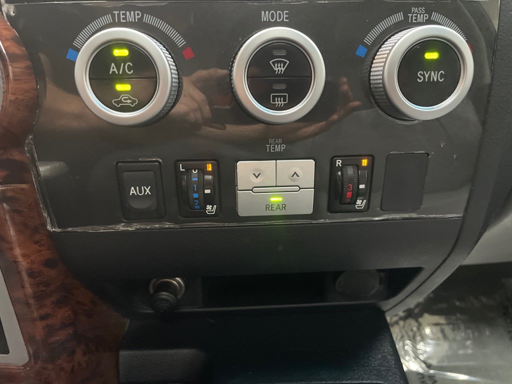 2008 Toyota Sequoia Image 28
