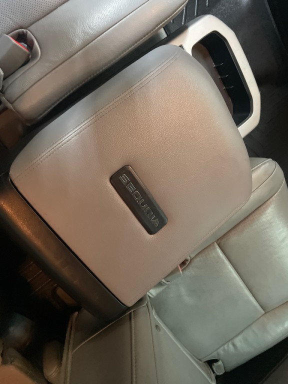 2008 Toyota Sequoia Image 36