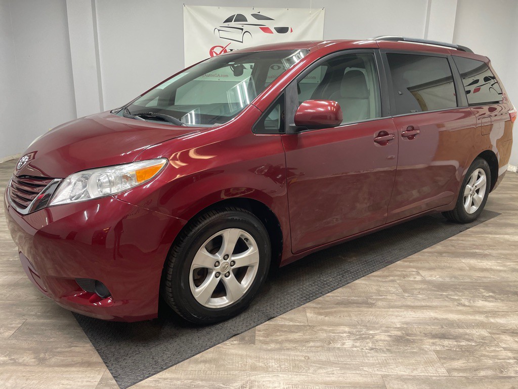 2015 Toyota Sienna Image 5