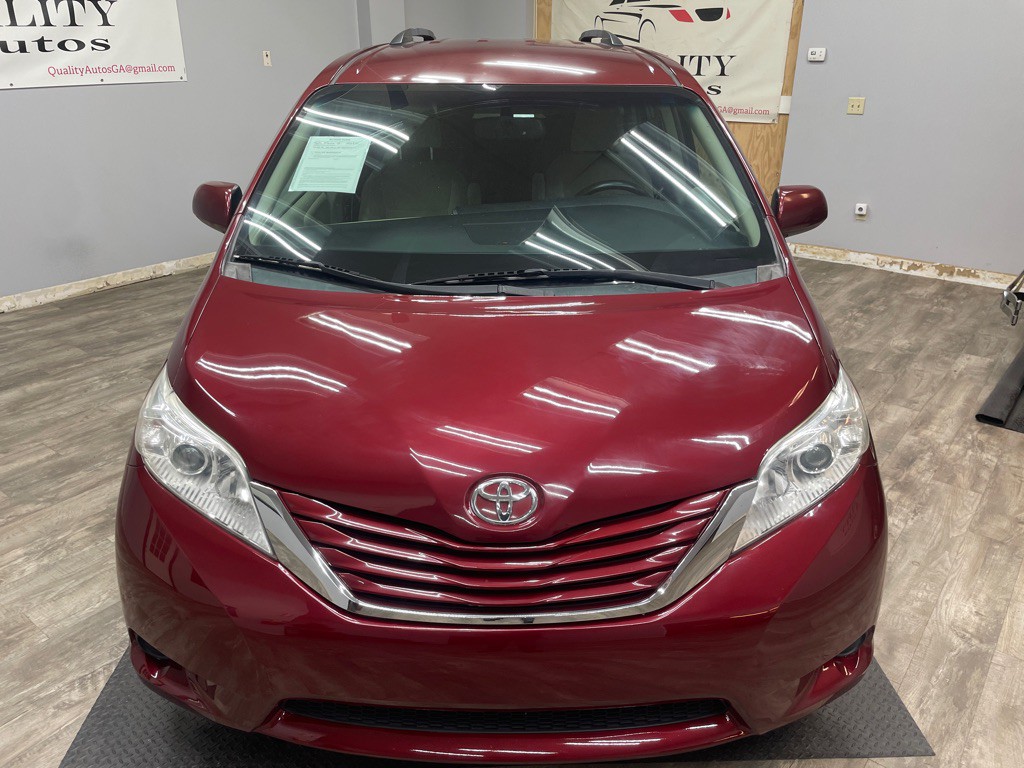 2015 Toyota Sienna Image 12