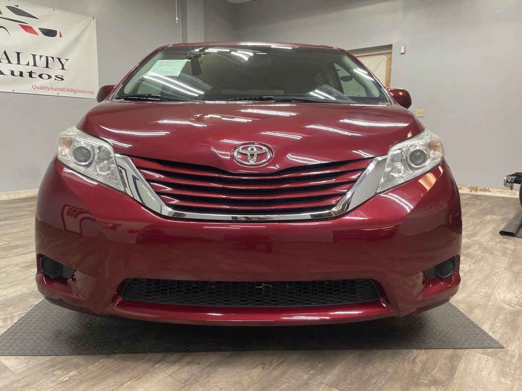 2015 Toyota Sienna Image 13