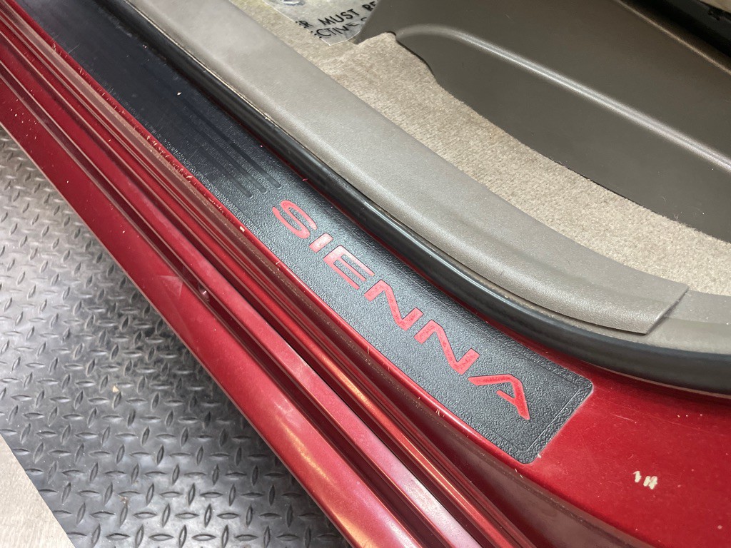2015 Toyota Sienna Image 15