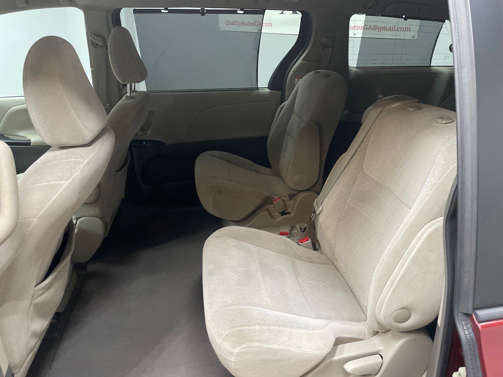 2015 Toyota Sienna Image 27