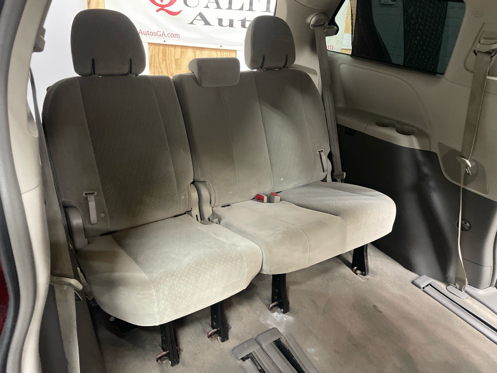 2015 Toyota Sienna Image 30