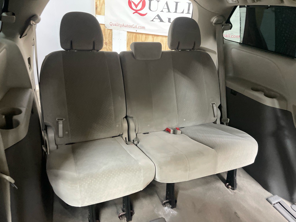 2015 Toyota Sienna Image 31