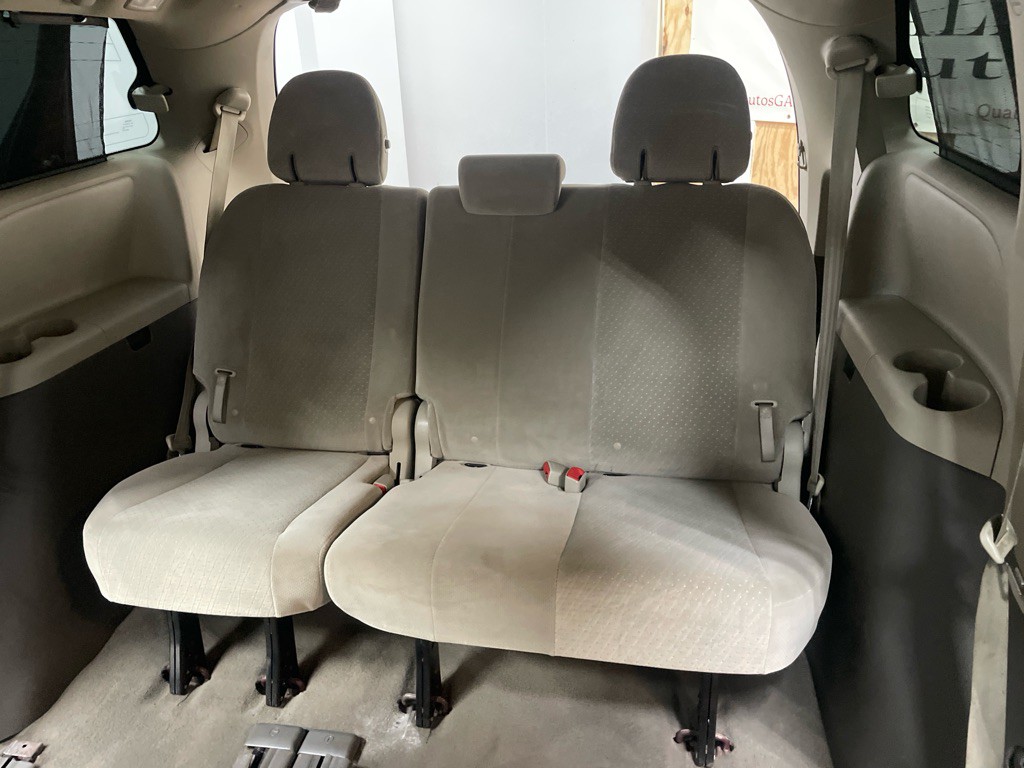 2015 Toyota Sienna Image 33