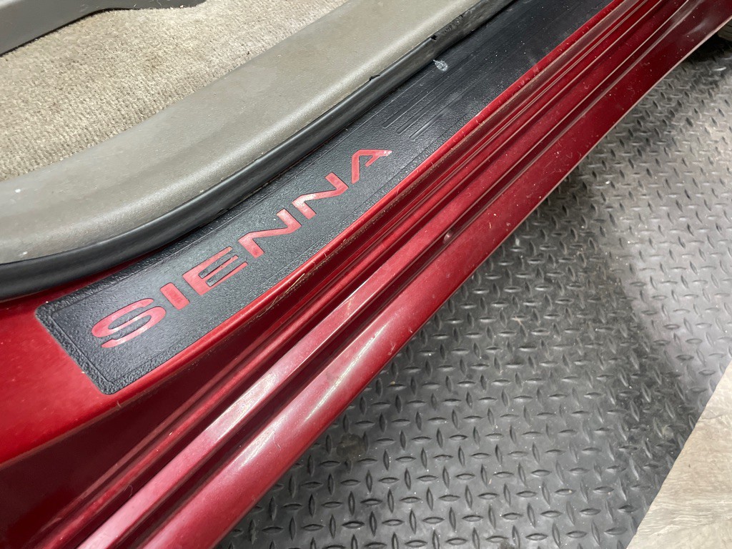 2015 Toyota Sienna Image 36