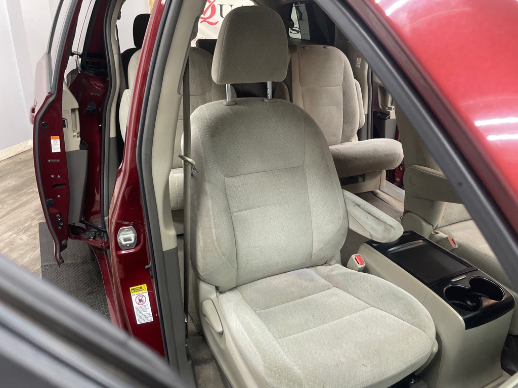 2015 Toyota Sienna Image 37