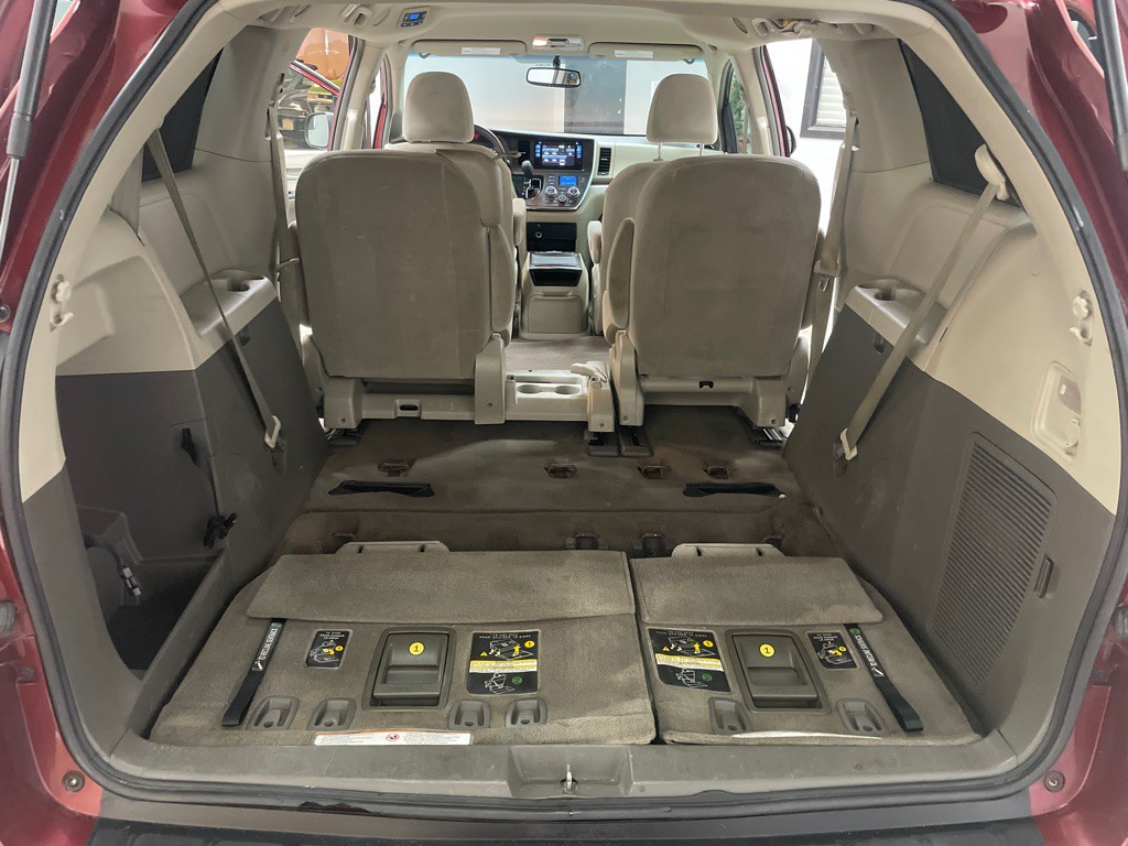 2015 Toyota Sienna Image 41