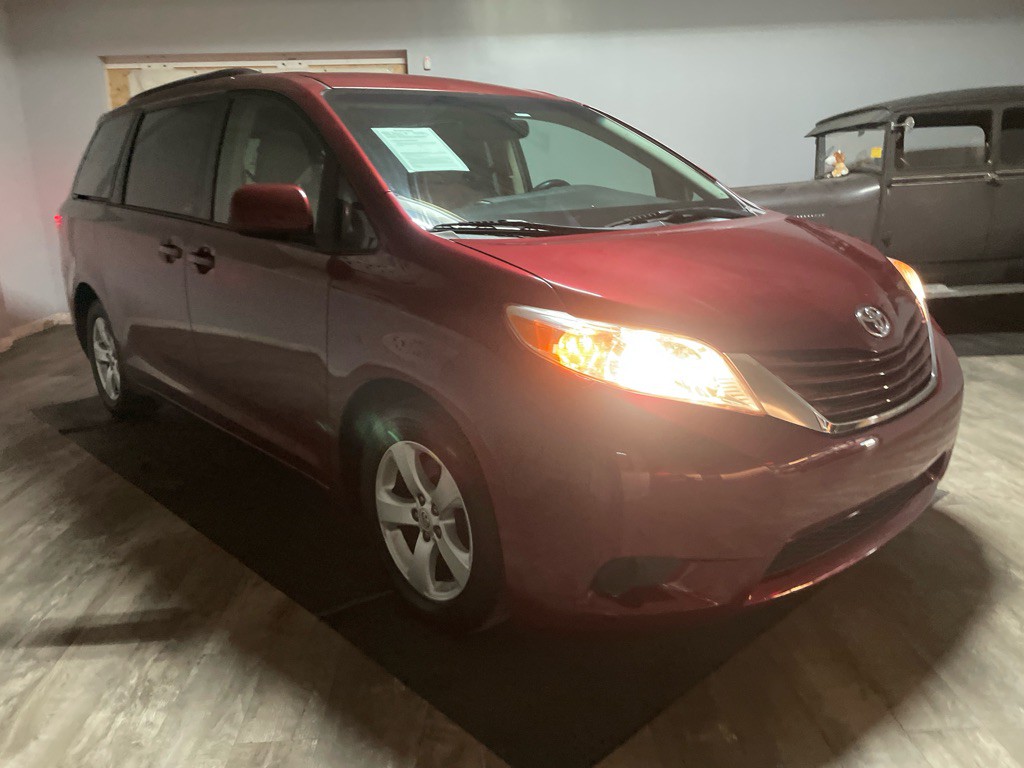 2015 Toyota Sienna Image 50