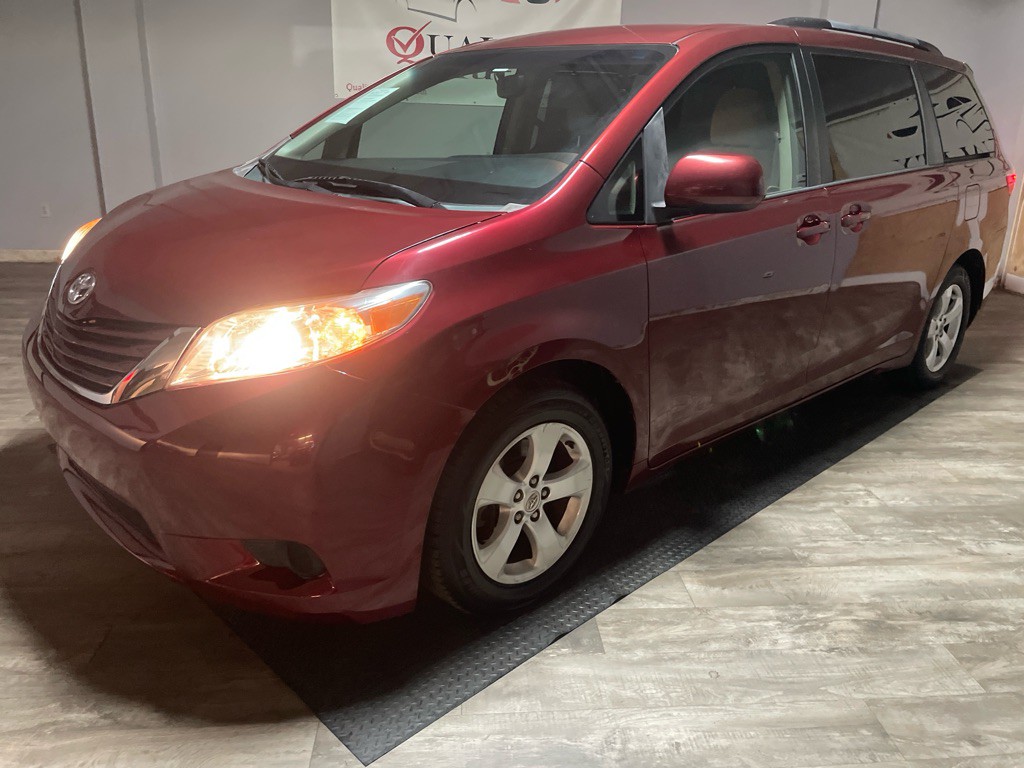 2015 Toyota Sienna Image 52
