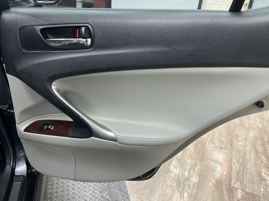 2007 Lexus IS Image 34