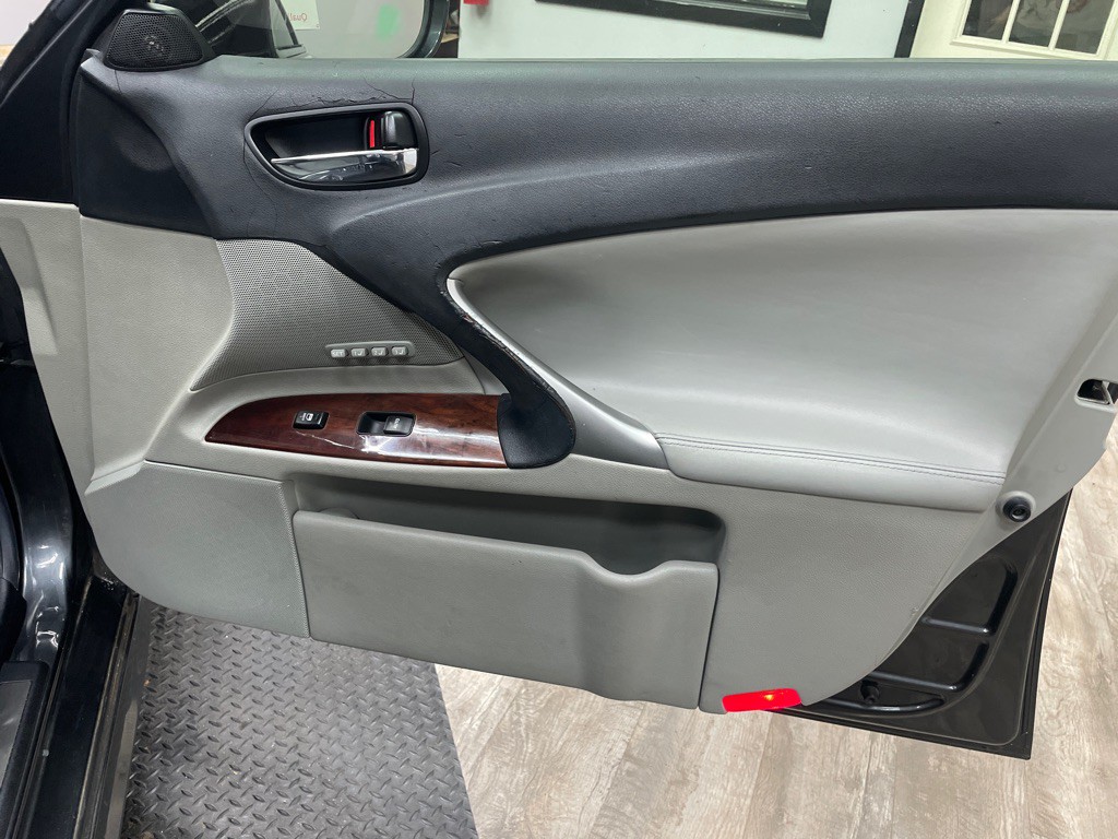 2007 Lexus IS Image 38