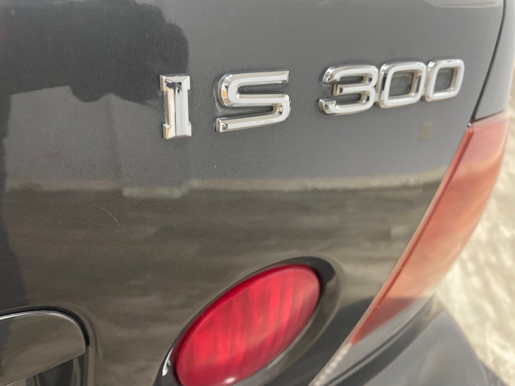 2004 Lexus IS Image 10