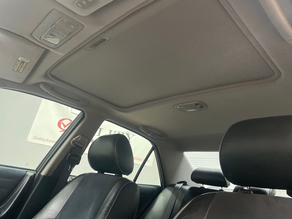 2004 Lexus IS Image 28