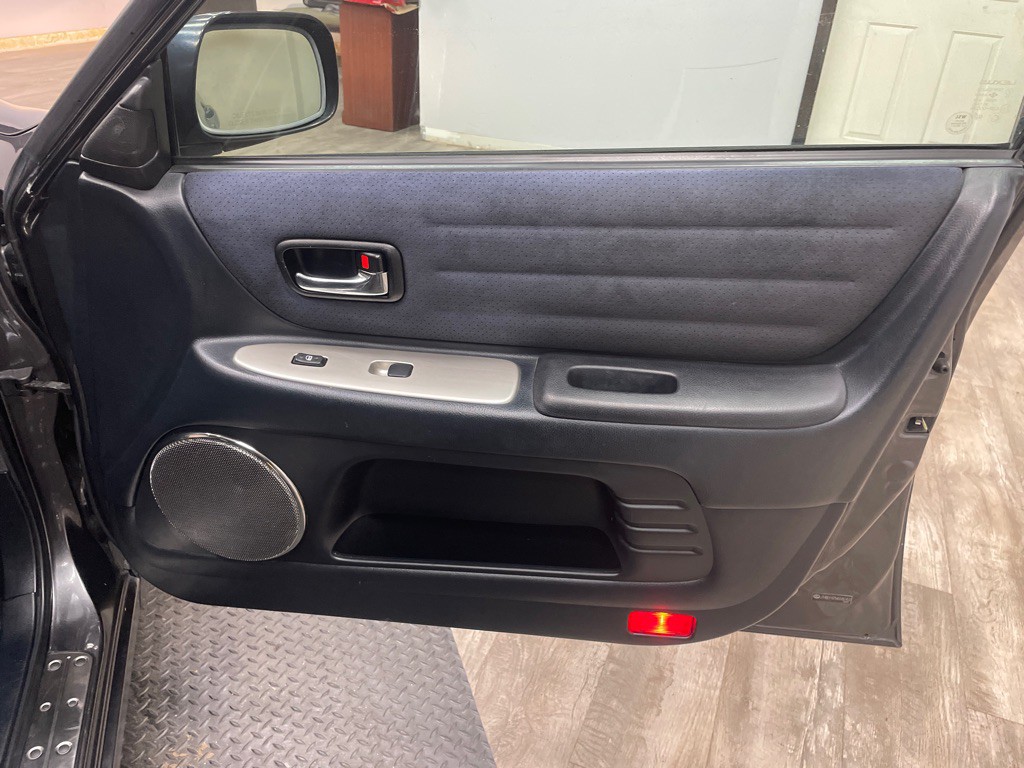 2004 Lexus IS Image 38