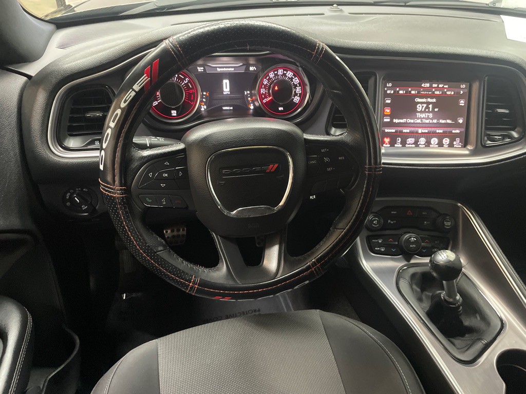 2016 Dodge Challenger Image 4