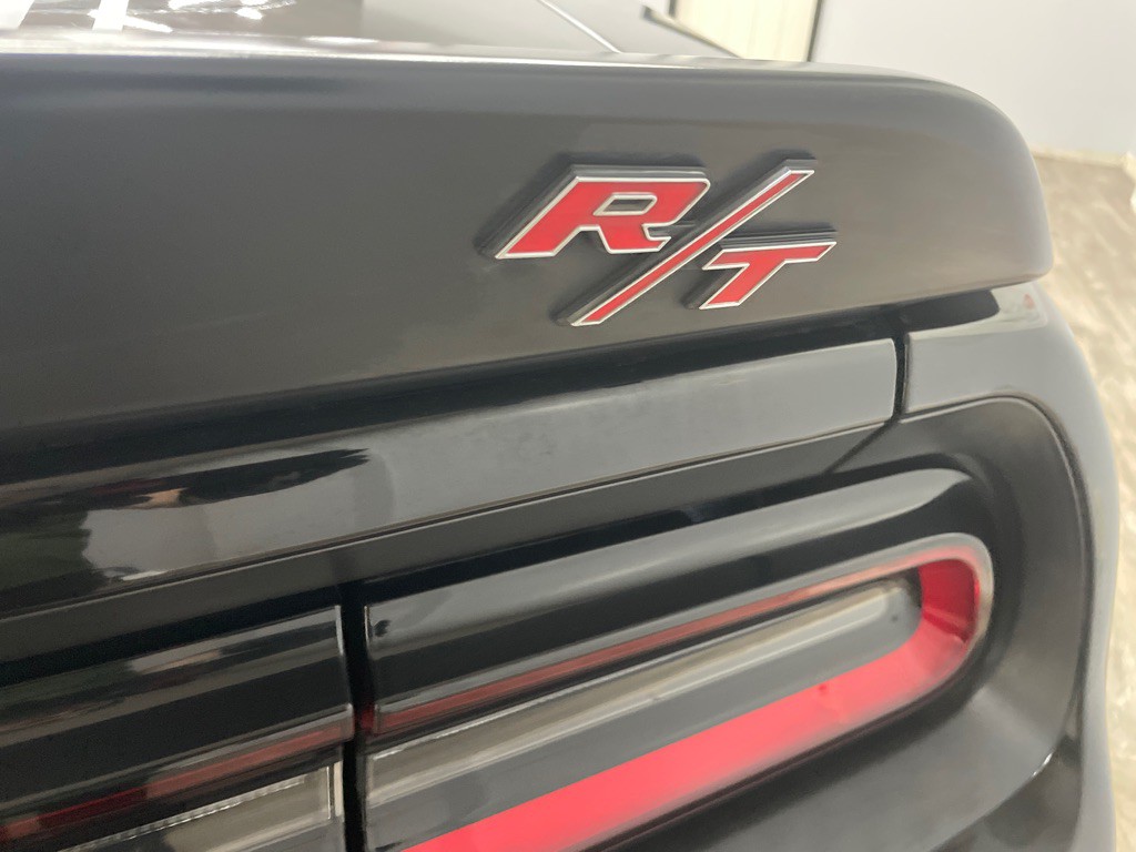 2016 Dodge Challenger Image 10