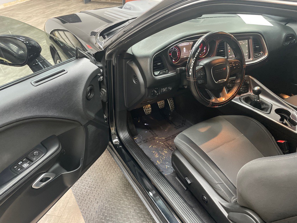 2016 Dodge Challenger Image 16