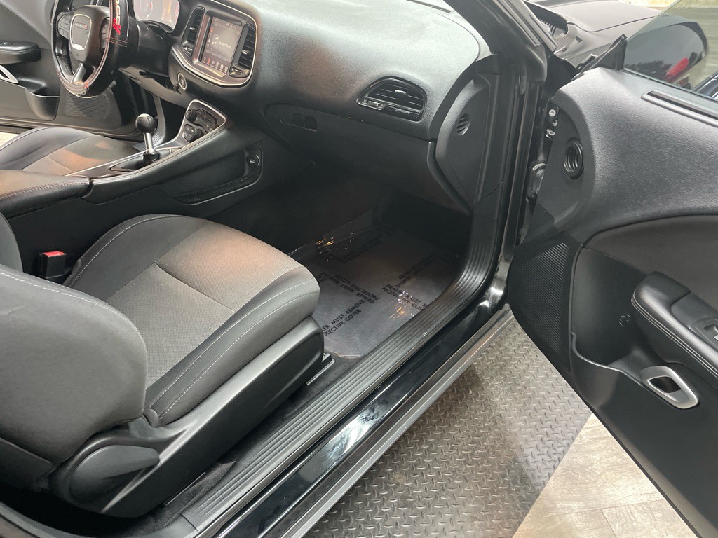2016 Dodge Challenger Image 32