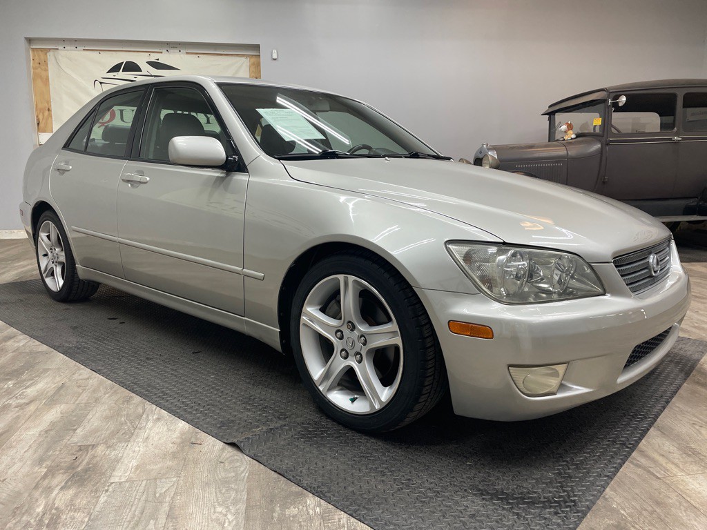 2001 Lexus IS Image 3