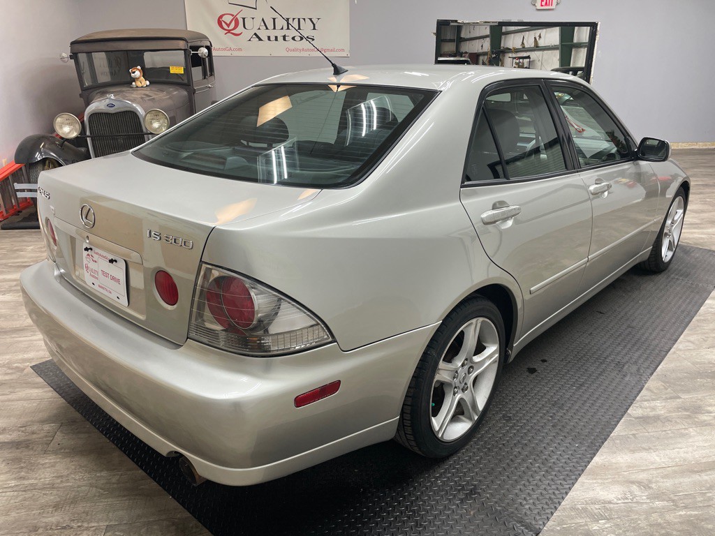 2001 Lexus IS Image 9