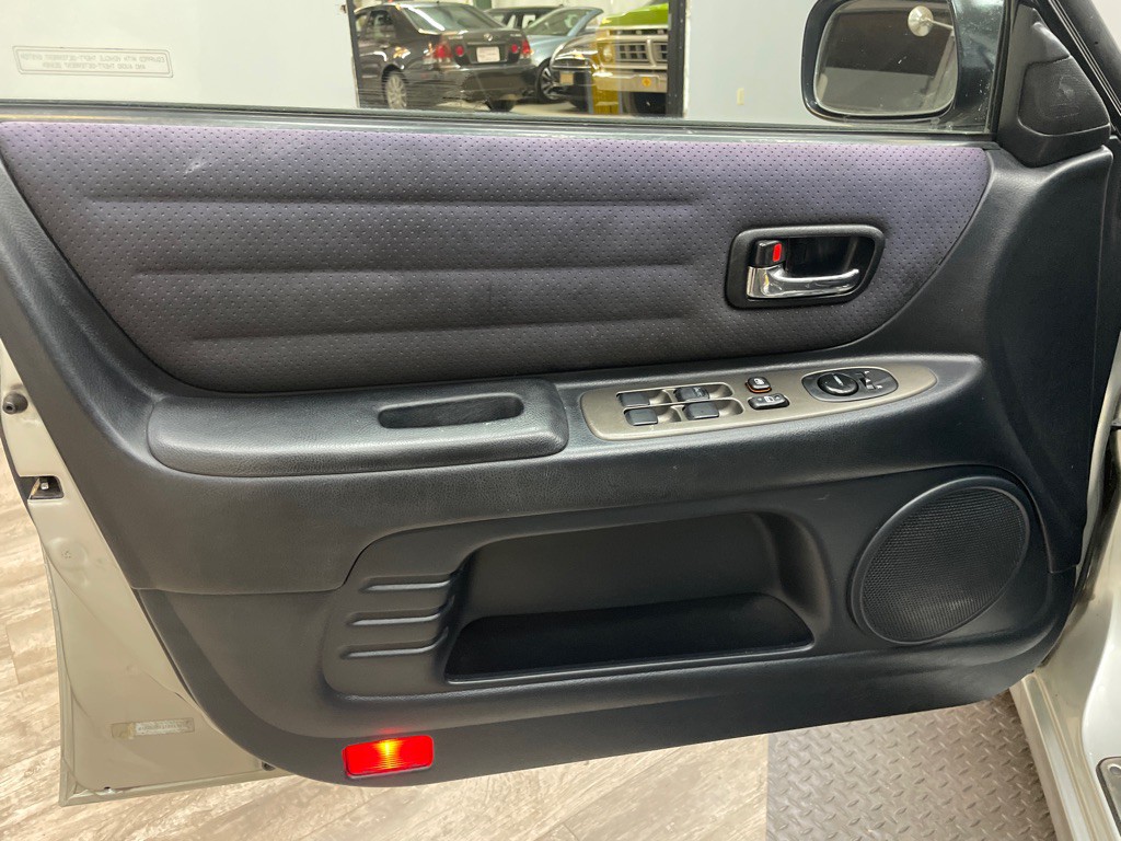 2001 Lexus IS Image 14