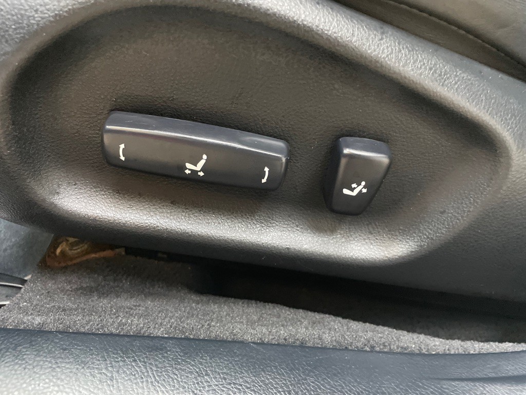 2001 Lexus IS Image 15