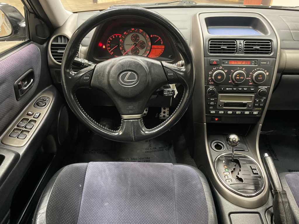 2001 Lexus IS Image 17