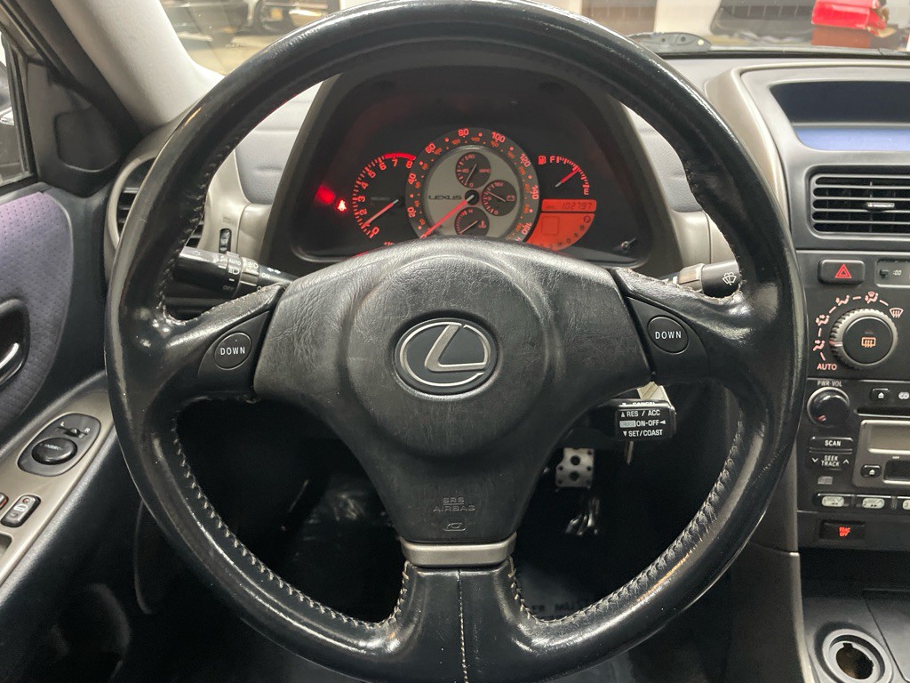 2001 Lexus IS Image 18