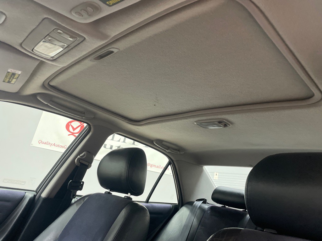 2001 Lexus IS Image 24
