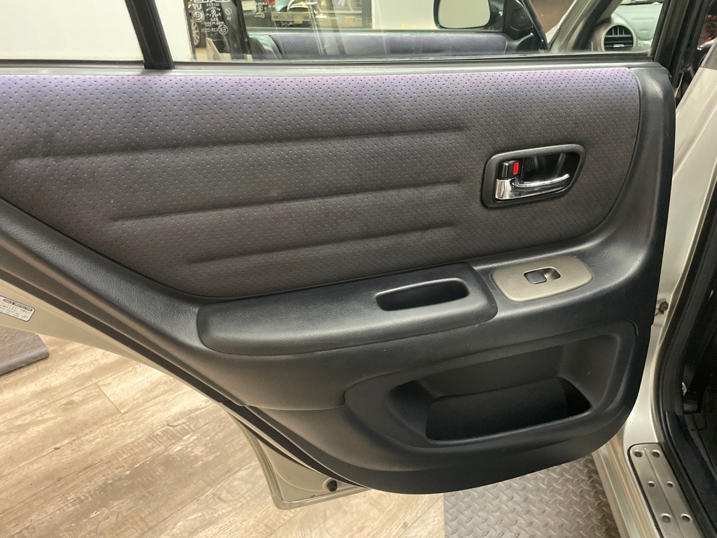 2001 Lexus IS Image 26